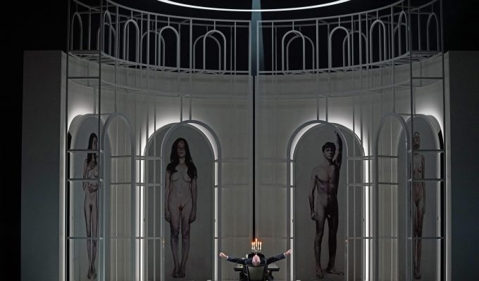 TOSCA - boordevol nonsens