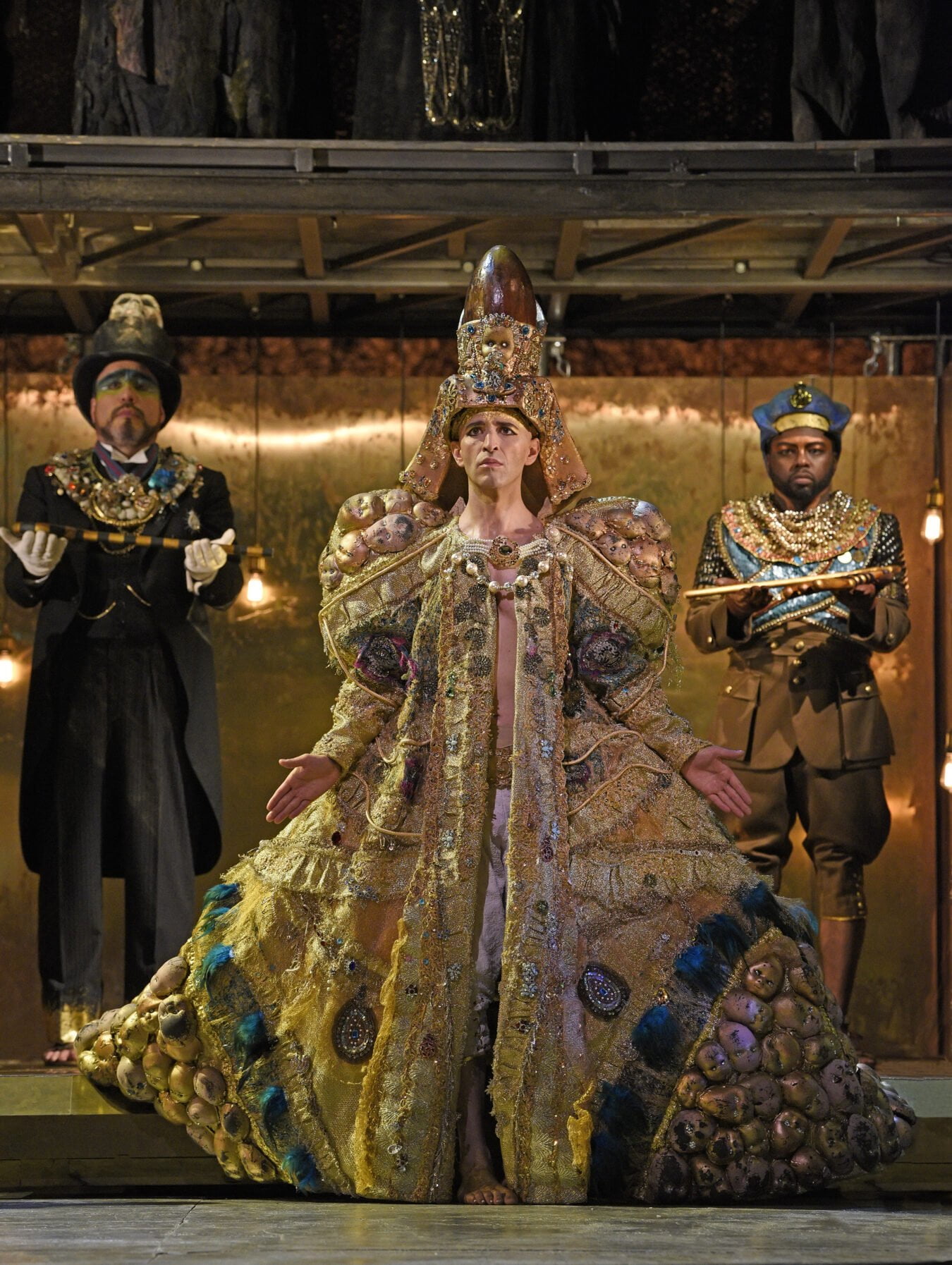 Glass's AKHNATEN at the MET Opera Gazet